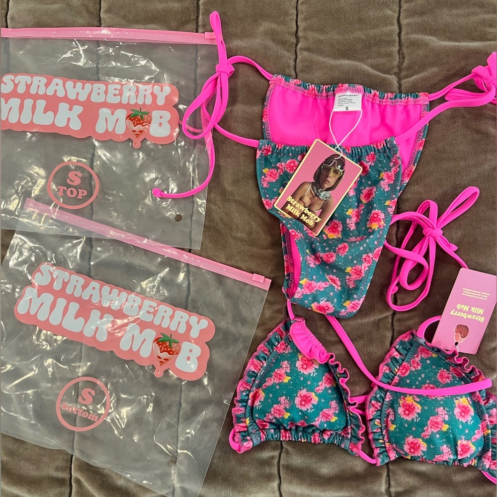 Strawberry Milk Mob - Syros top and bottoms